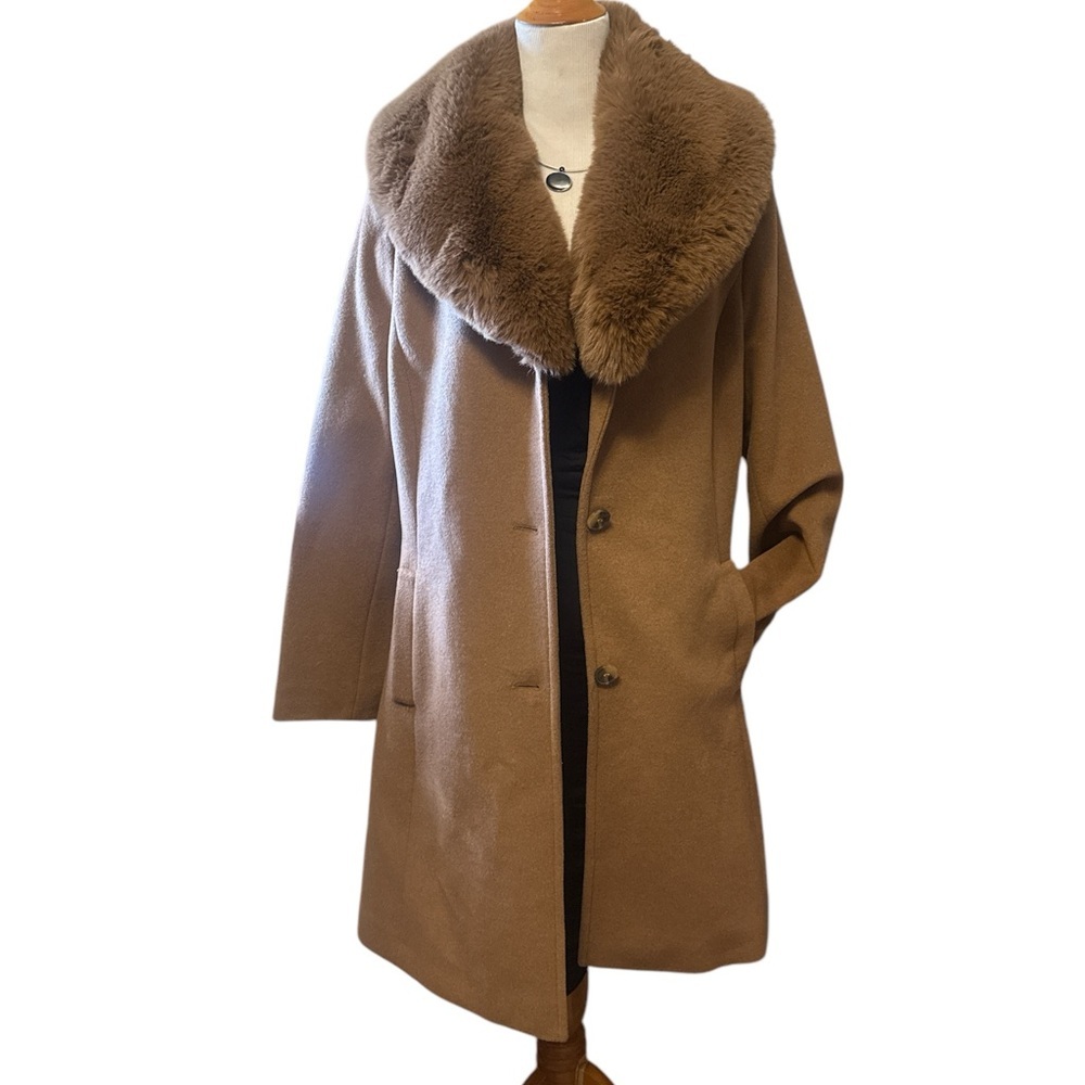 Ralph Lauren Elegant Tan Wool and Cashmere Fur Collar Coat, new